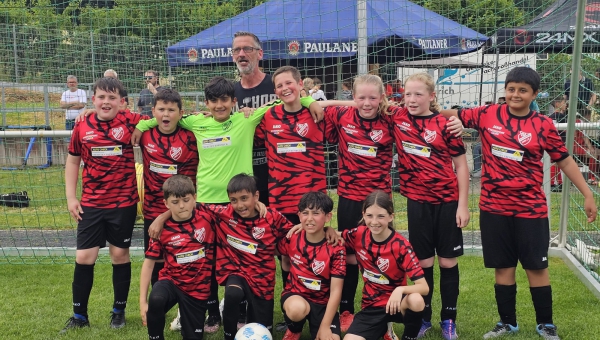 Auto Check Eberbeck spendet Trikotsatz